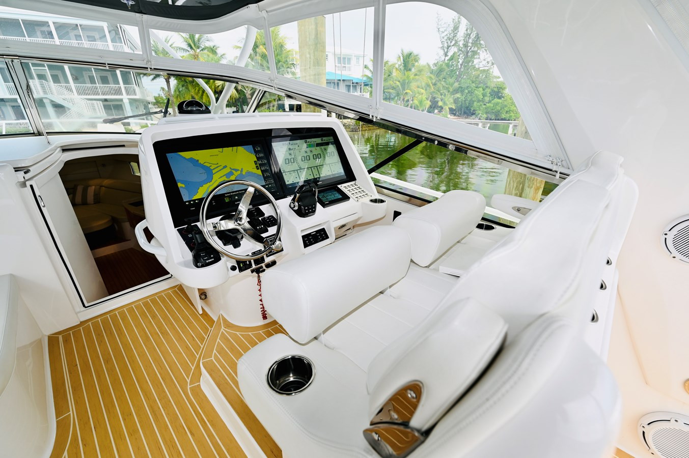 https://arconyachts.ams3.digitaloceanspaces.com/143079/conversions/large_4561454-optimize.jpg