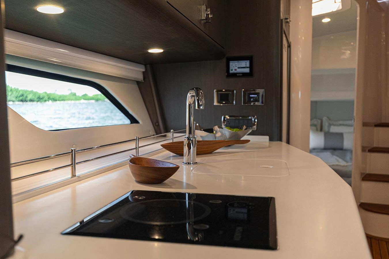 https://arconyachts.ams3.digitaloceanspaces.com/143080/conversions/large_3360682-optimize.jpg