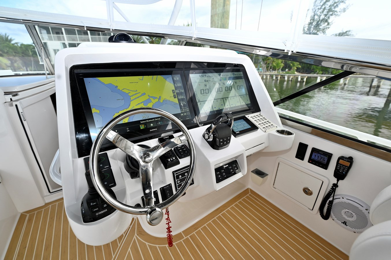 https://arconyachts.ams3.digitaloceanspaces.com/143081/conversions/large_4561455-optimize.jpg