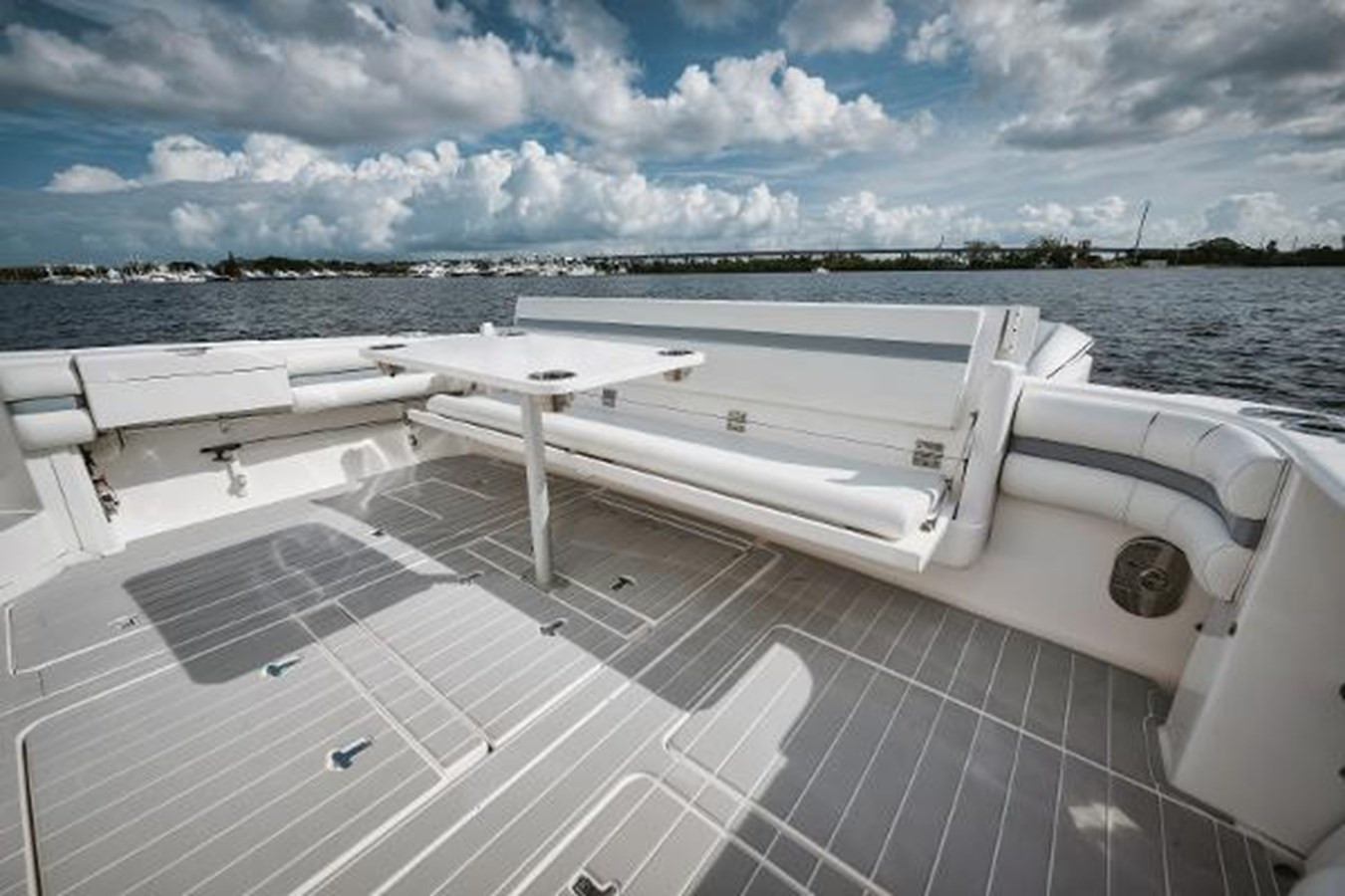https://arconyachts.ams3.digitaloceanspaces.com/143144/conversions/large_4593930-optimize.jpg