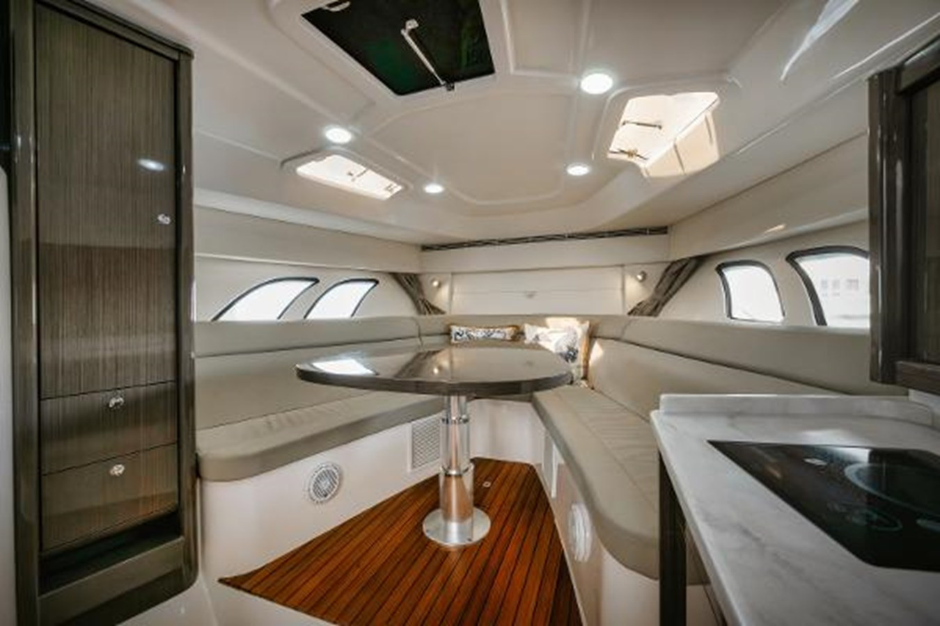 https://arconyachts.ams3.digitaloceanspaces.com/143168/conversions/large_4593939-optimize.jpg