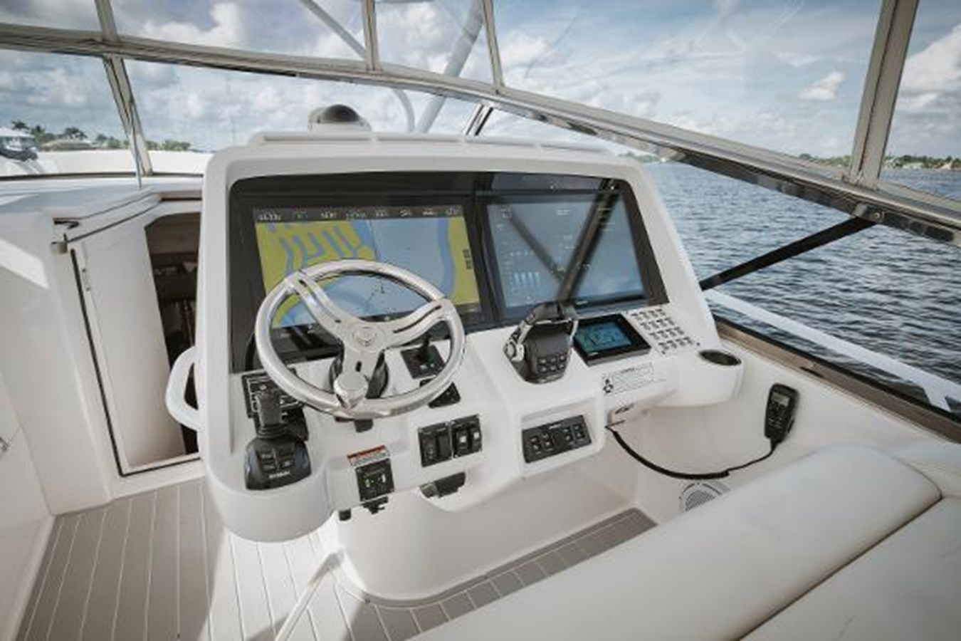 https://arconyachts.ams3.digitaloceanspaces.com/143184/conversions/large_4593945-optimize.jpg