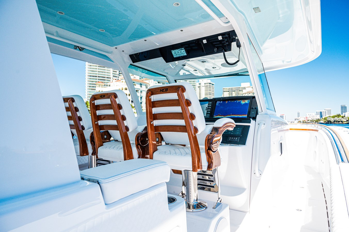 https://arconyachts.ams3.digitaloceanspaces.com/143271/conversions/large_4709049-optimize.jpg