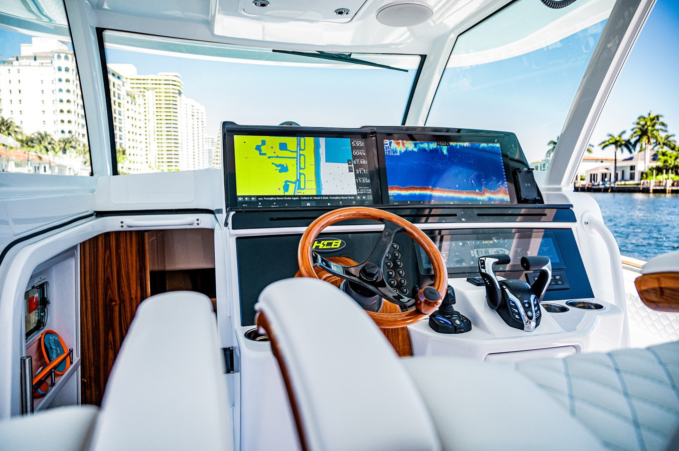 https://arconyachts.ams3.digitaloceanspaces.com/143277/conversions/large_4709053-optimize.jpg