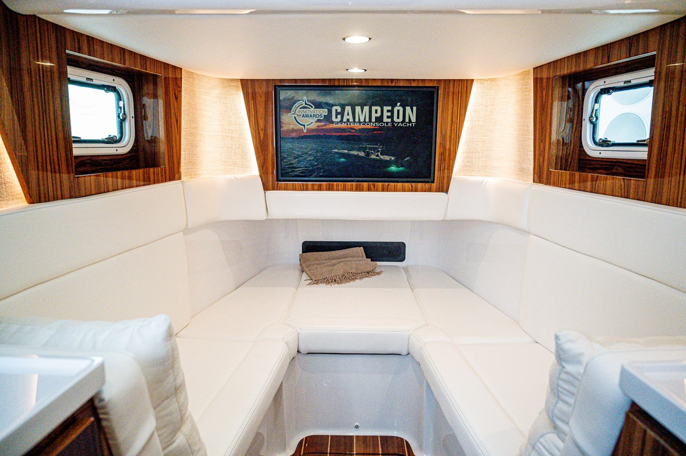 https://arconyachts.ams3.digitaloceanspaces.com/143284/conversions/large_4709011-optimize.jpg