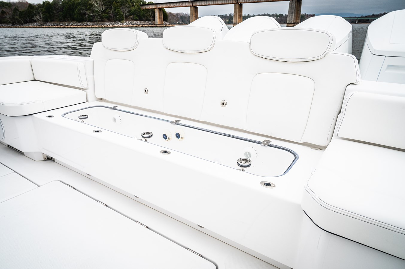 https://arconyachts.ams3.digitaloceanspaces.com/143290/conversions/large_4709114-optimize.jpg