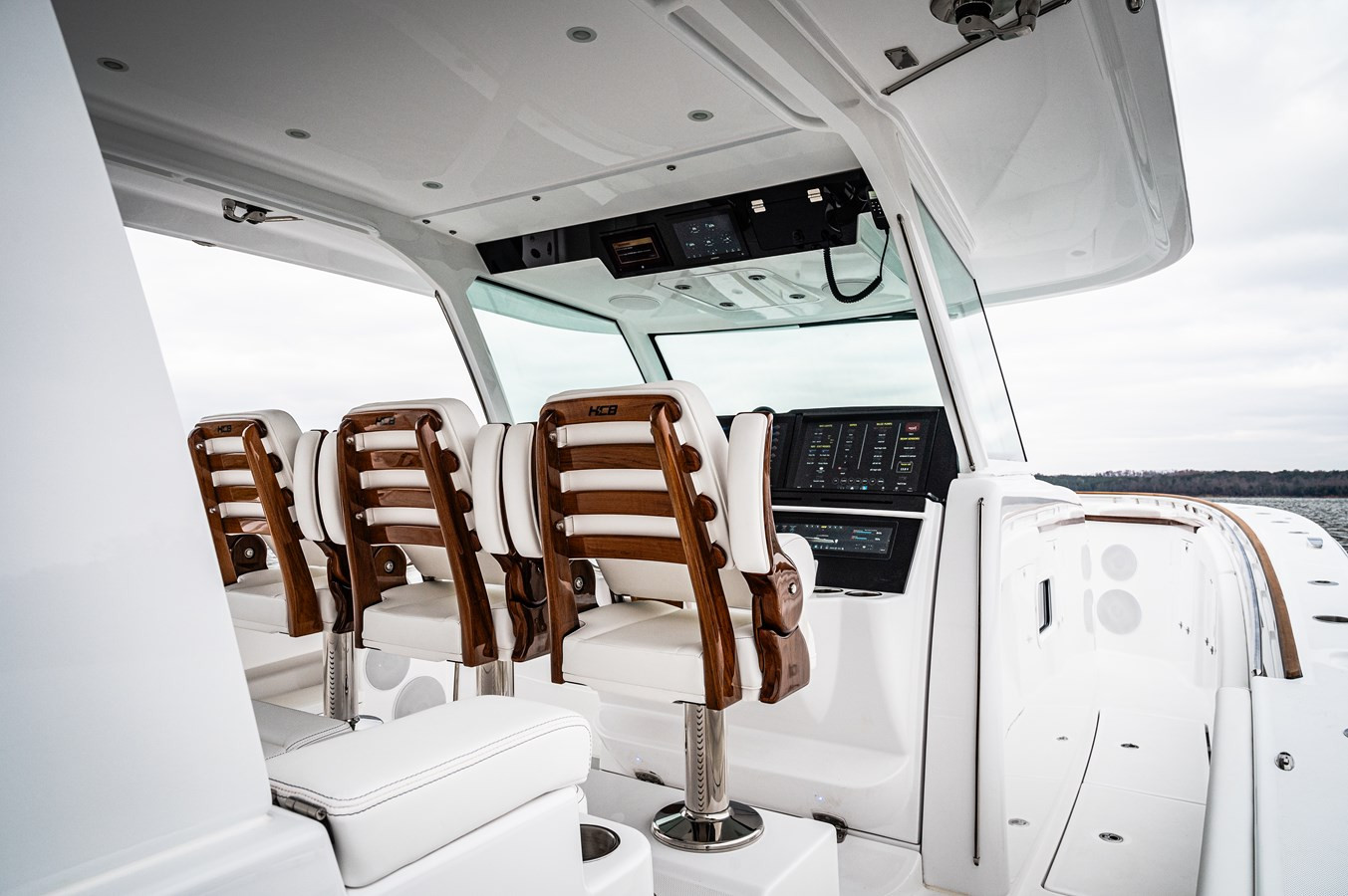 https://arconyachts.ams3.digitaloceanspaces.com/143303/conversions/large_4709119-optimize.jpg