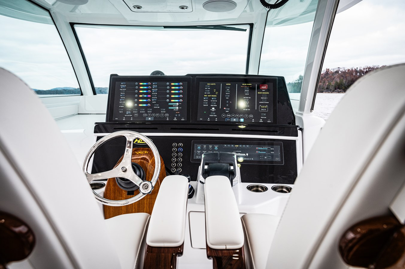 https://arconyachts.ams3.digitaloceanspaces.com/143313/conversions/large_4709122-optimize.jpg