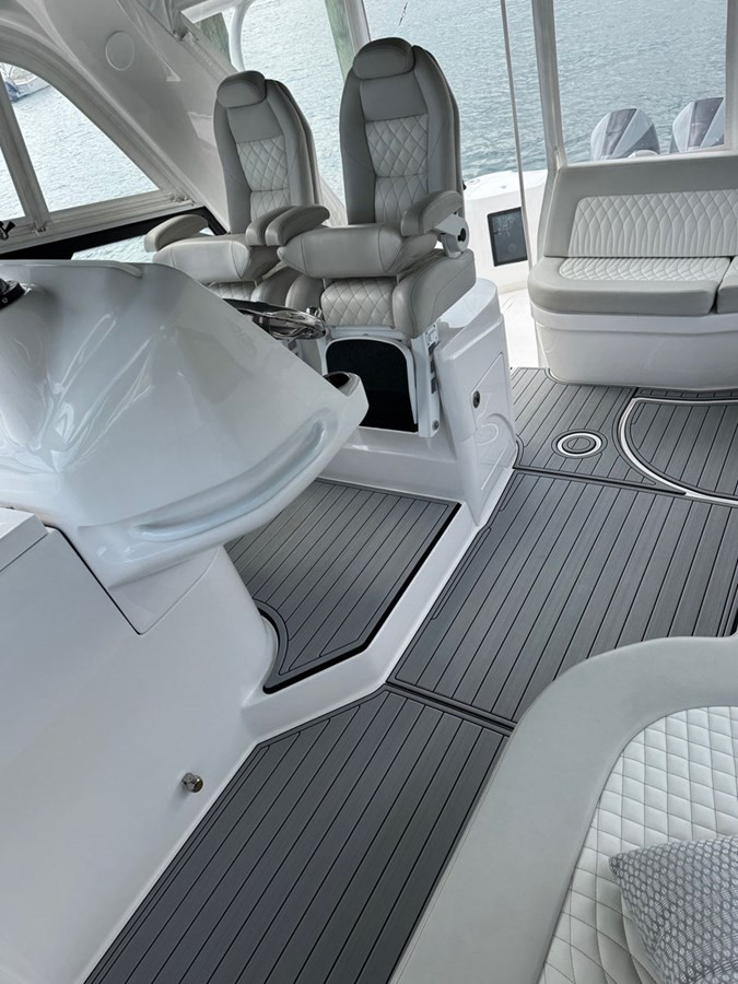 https://arconyachts.ams3.digitaloceanspaces.com/143323/conversions/large_4773596-optimize.jpg
