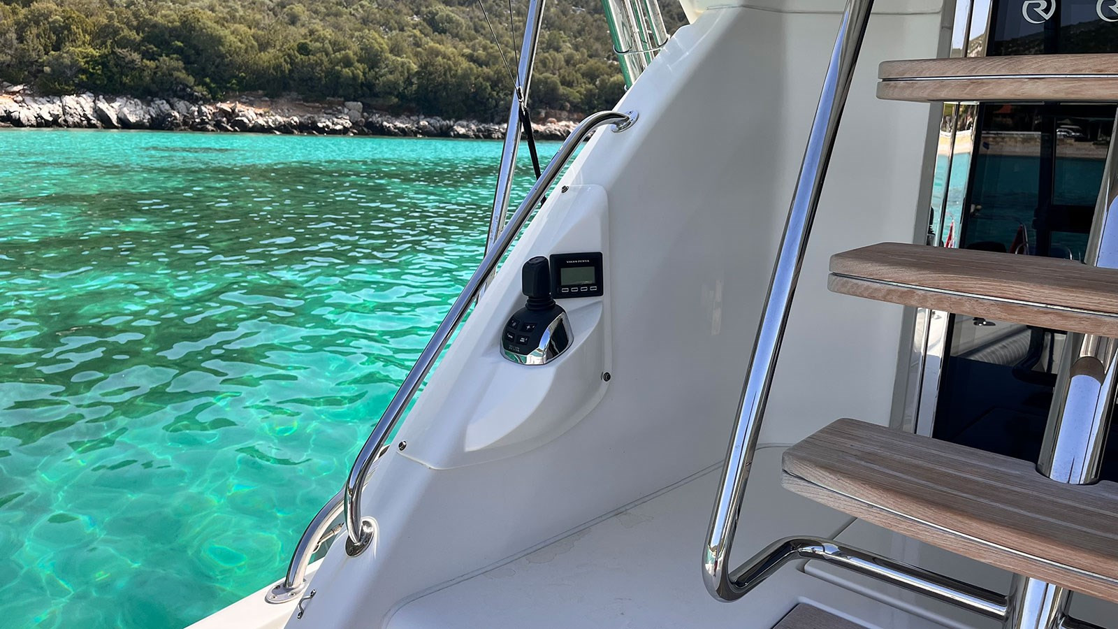 https://arconyachts.ams3.digitaloceanspaces.com/143327/conversions/large_4295991-optimize.jpg