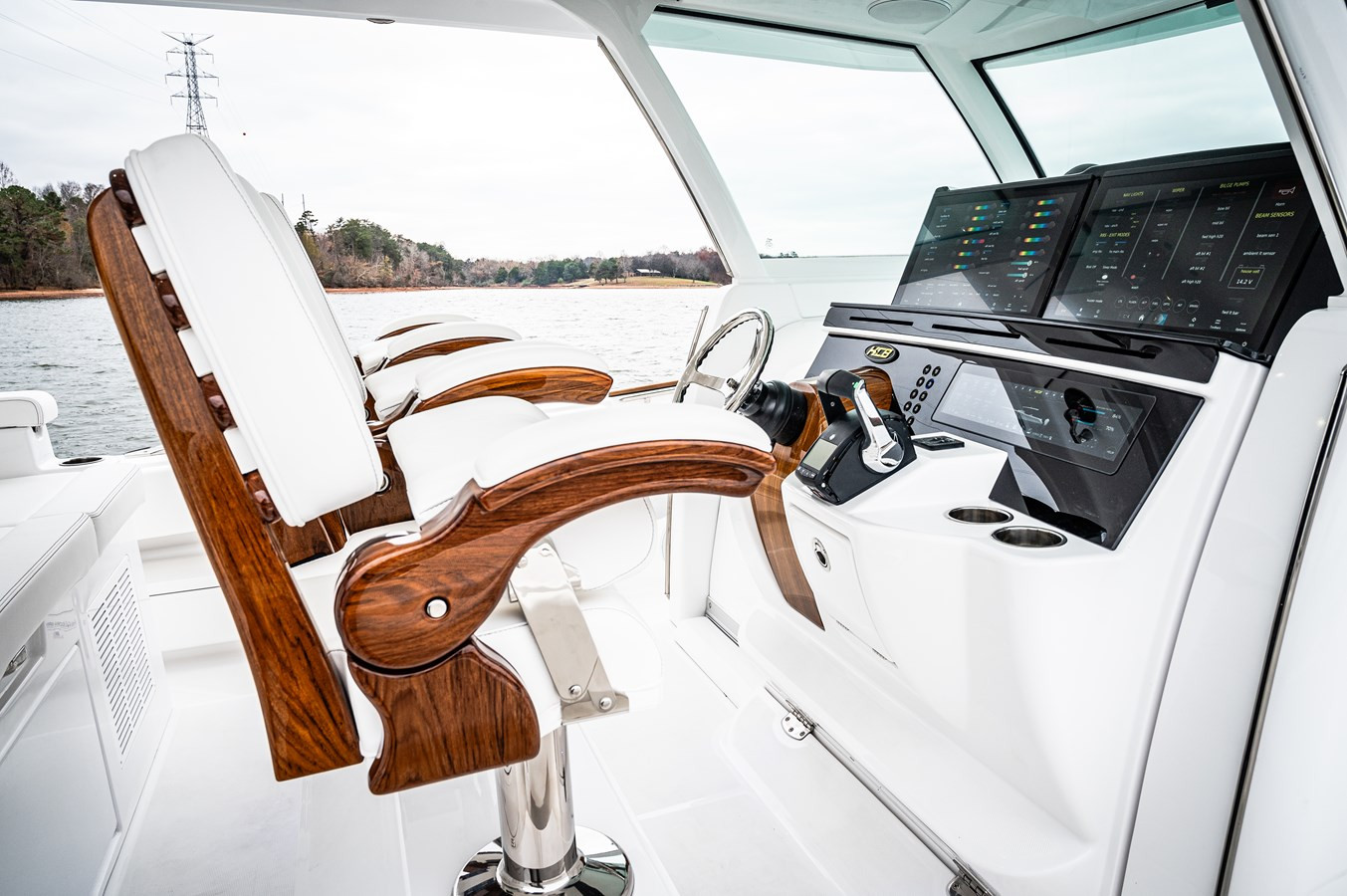 https://arconyachts.ams3.digitaloceanspaces.com/143328/conversions/large_4709131-optimize.jpg