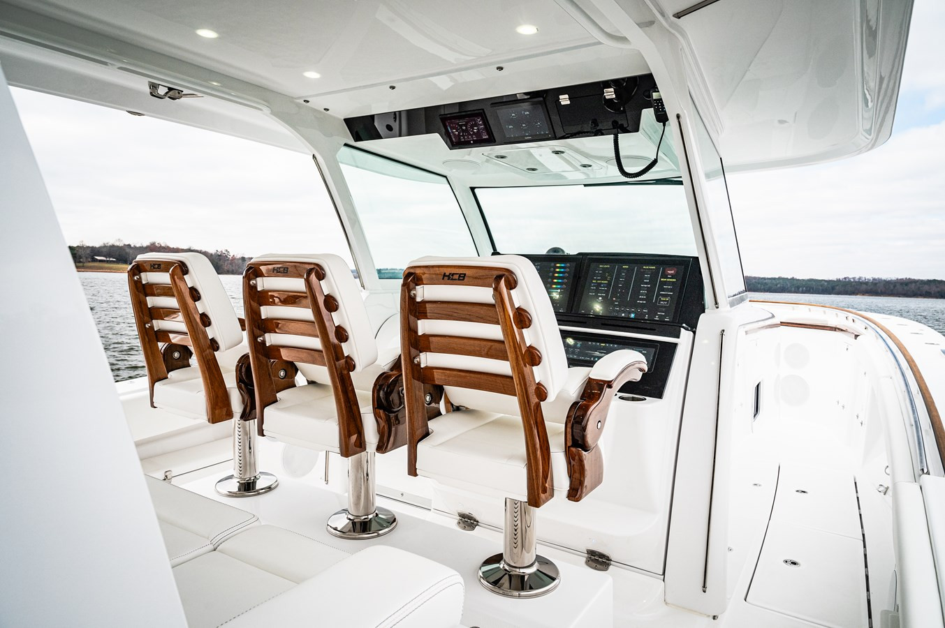 https://arconyachts.ams3.digitaloceanspaces.com/143343/conversions/large_4709136-optimize.jpg