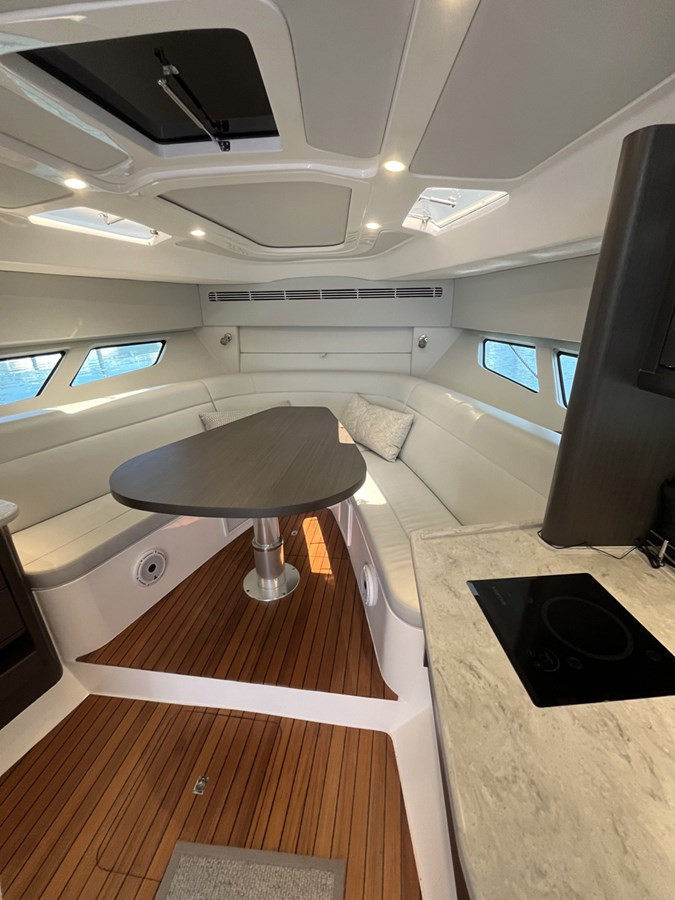 https://arconyachts.ams3.digitaloceanspaces.com/143354/conversions/large_4739207-optimize.jpg