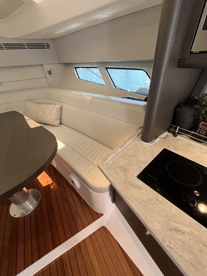 https://arconyachts.ams3.digitaloceanspaces.com/143356/conversions/large_4739209-optimize.jpg