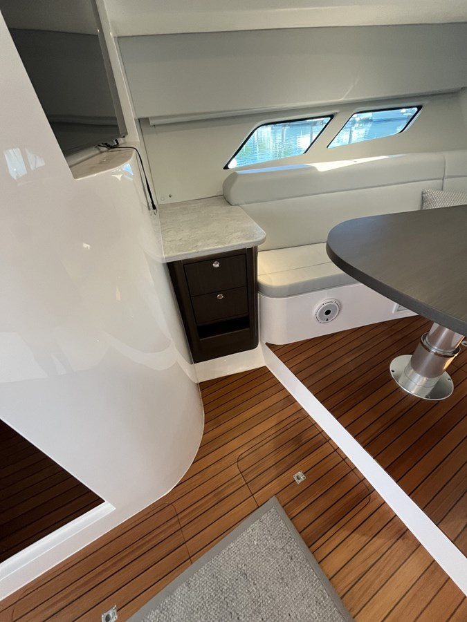 https://arconyachts.ams3.digitaloceanspaces.com/143365/conversions/large_4739208-optimize.jpg