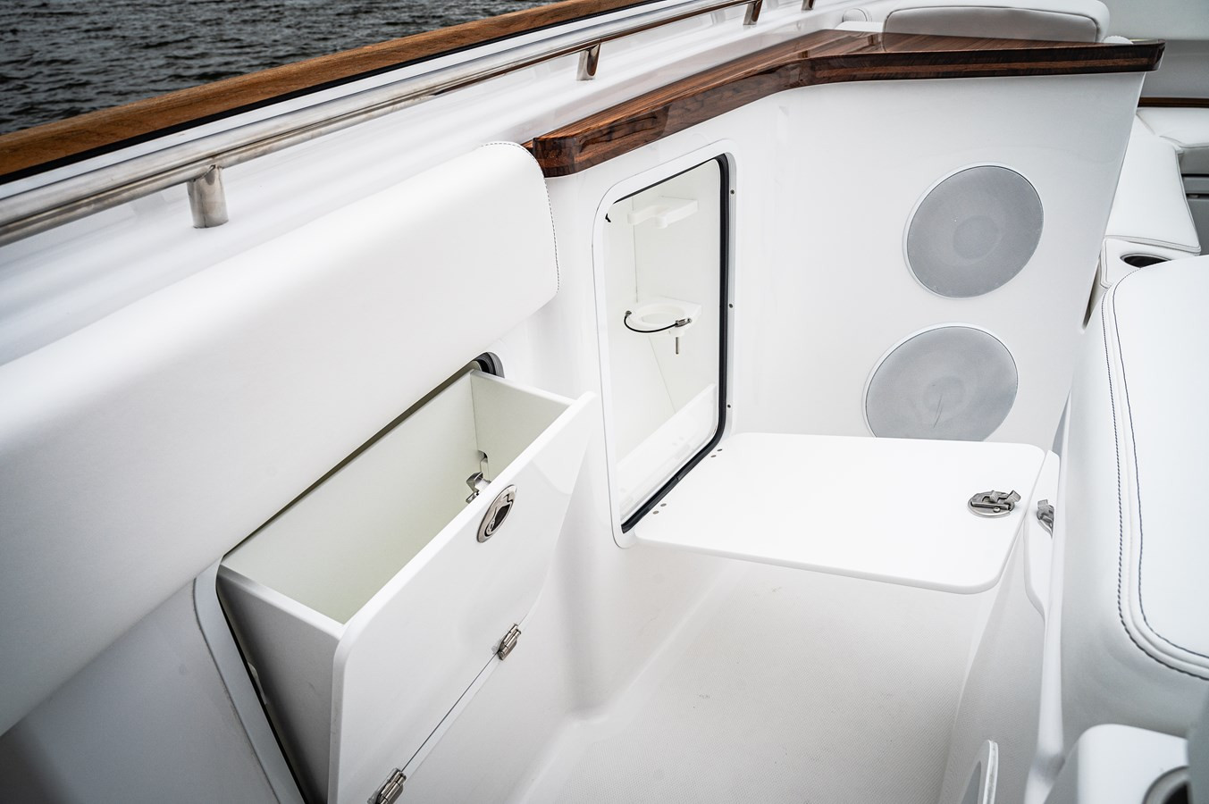 https://arconyachts.ams3.digitaloceanspaces.com/143375/conversions/large_4709148-optimize.jpg