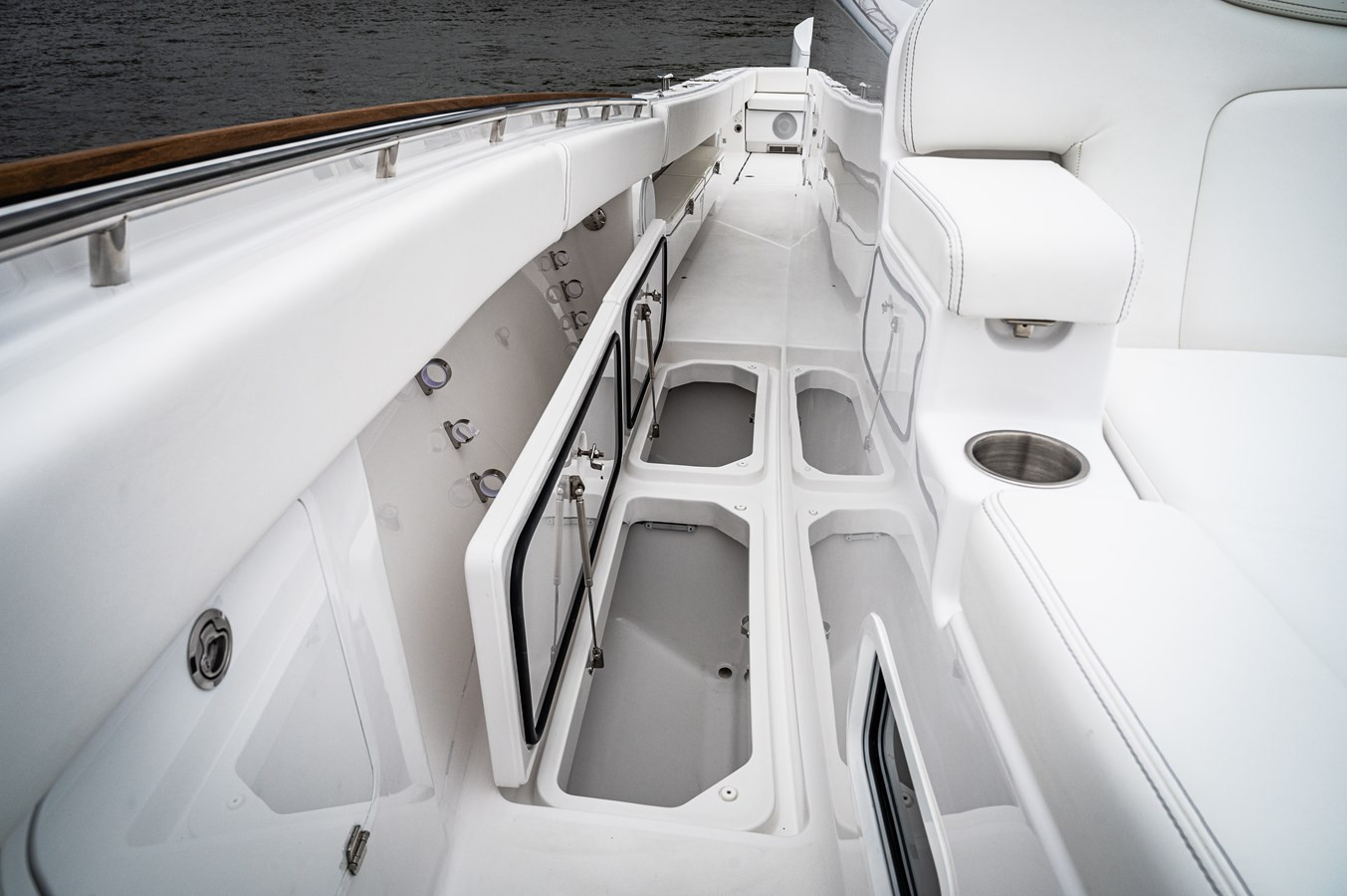 https://arconyachts.ams3.digitaloceanspaces.com/143385/conversions/large_4709151-optimize.jpg