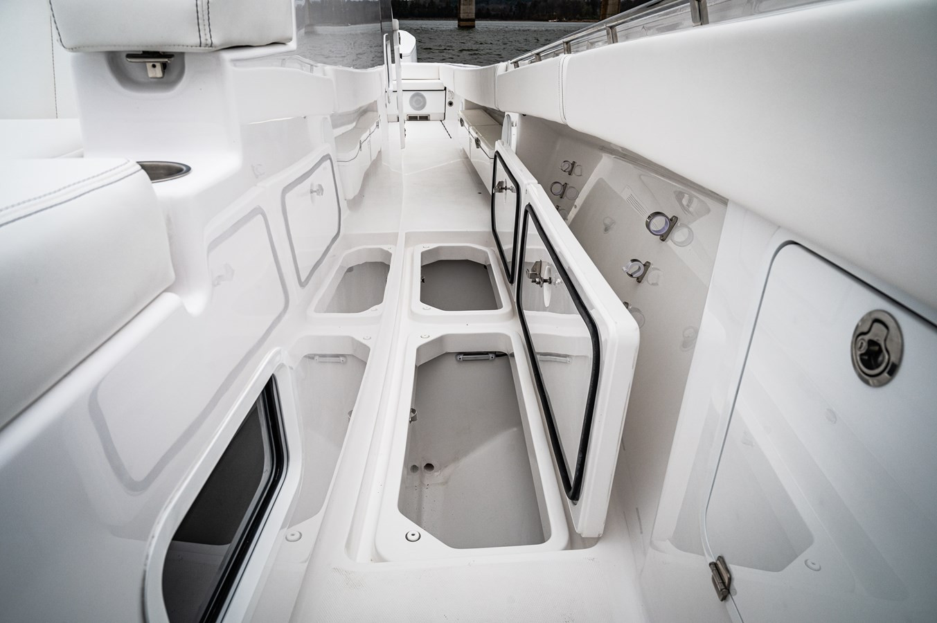 https://arconyachts.ams3.digitaloceanspaces.com/143387/conversions/large_4709152-optimize.jpg