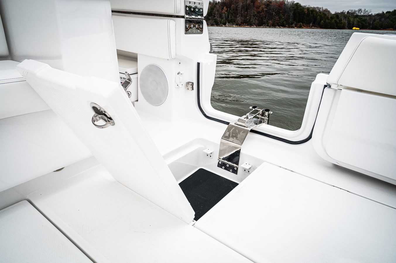 https://arconyachts.ams3.digitaloceanspaces.com/143391/conversions/large_4709153-optimize.jpg