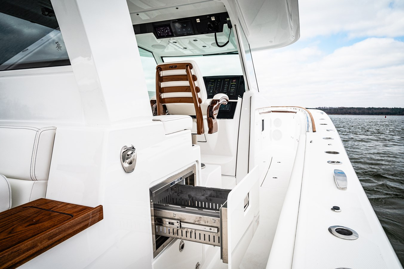 https://arconyachts.ams3.digitaloceanspaces.com/143403/conversions/large_4709158-optimize.jpg