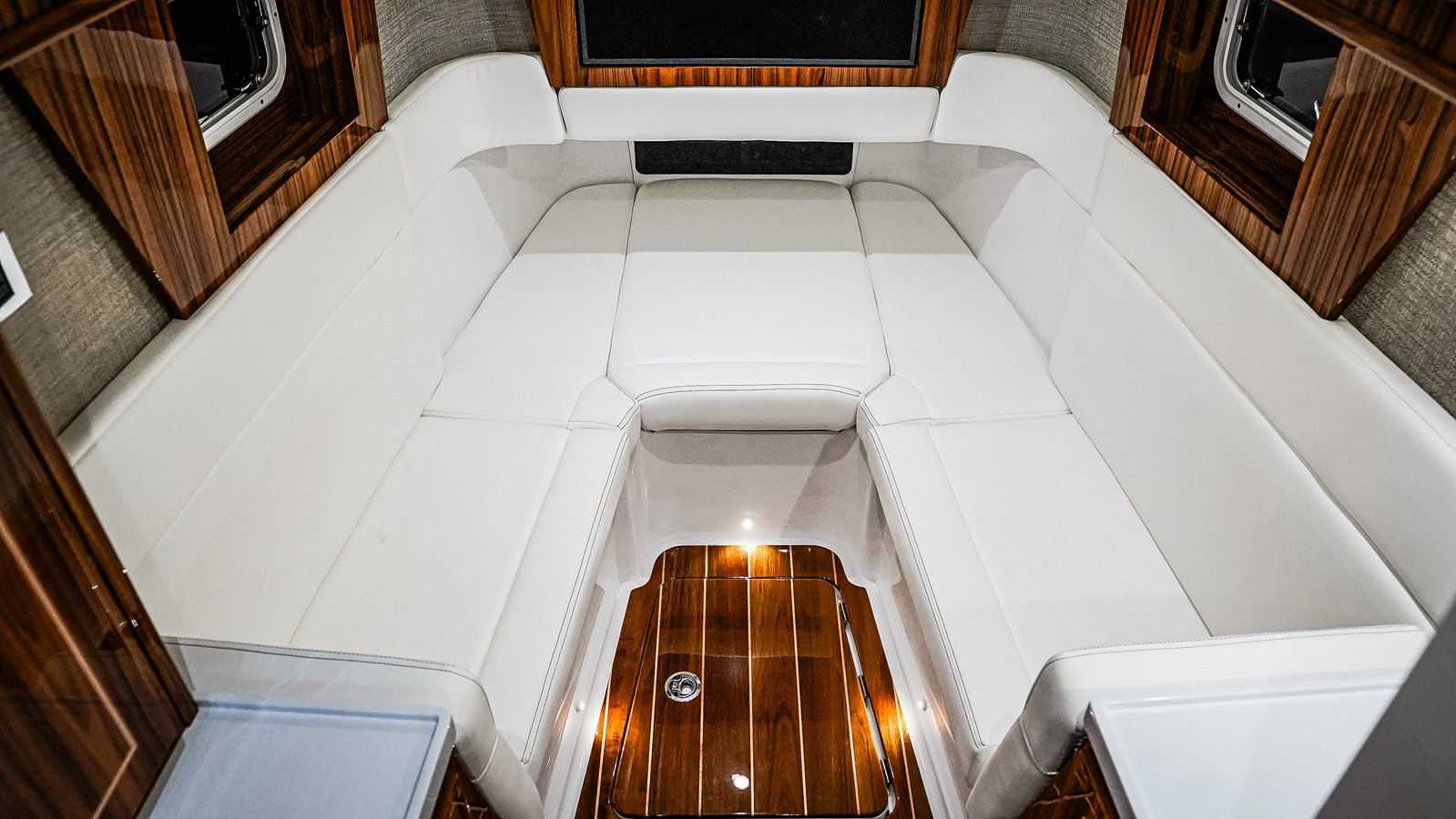 https://arconyachts.ams3.digitaloceanspaces.com/143422/conversions/large_4709164-optimize.jpg