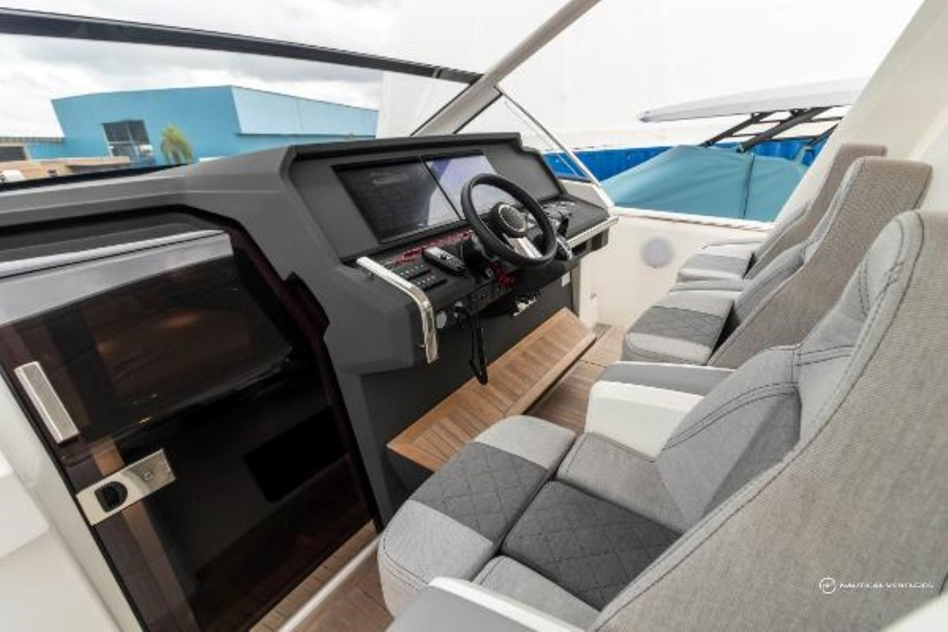 https://arconyachts.ams3.digitaloceanspaces.com/143470/conversions/large_4134143-optimize.jpg