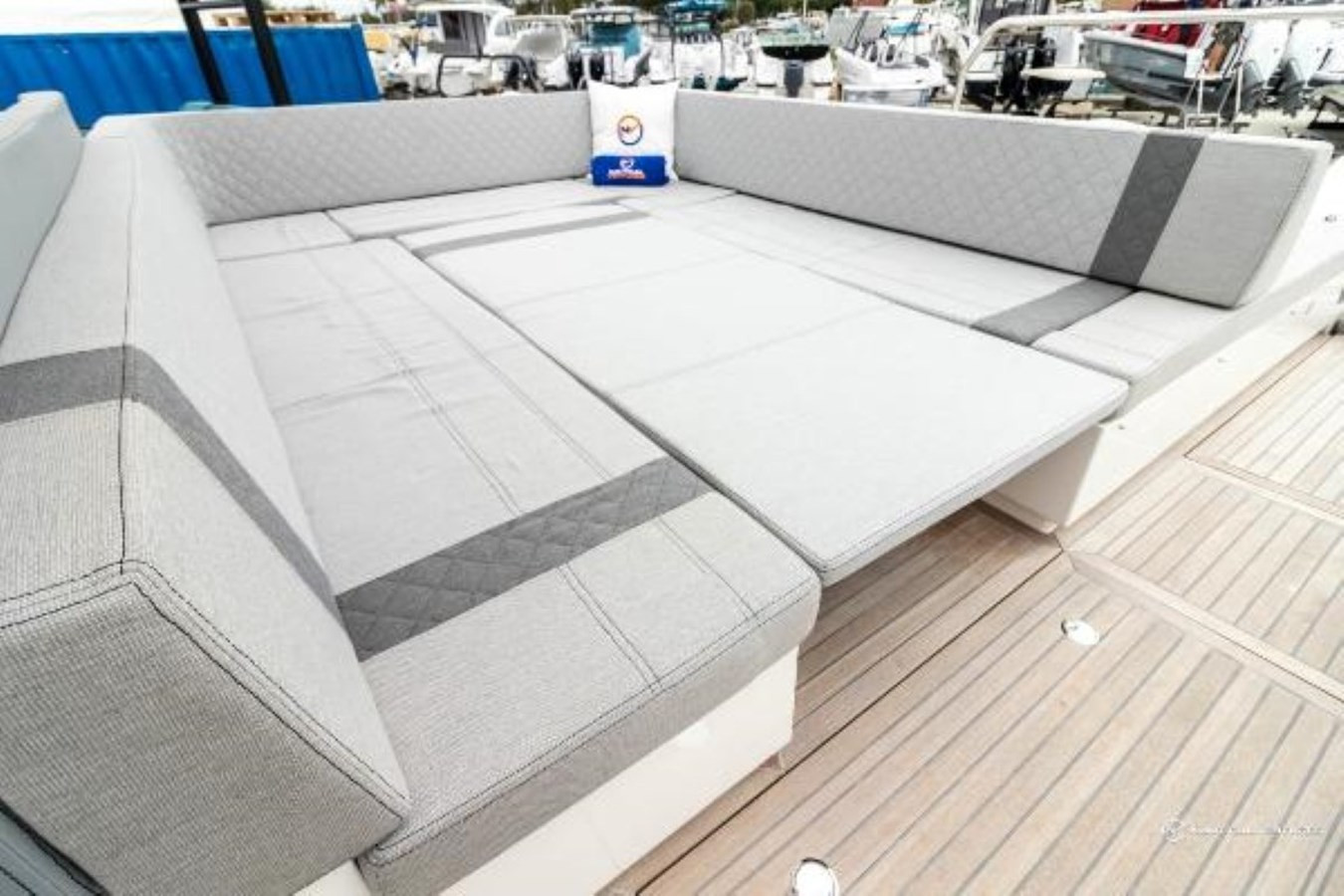 https://arconyachts.ams3.digitaloceanspaces.com/143505/conversions/large_4134158-optimize.jpg