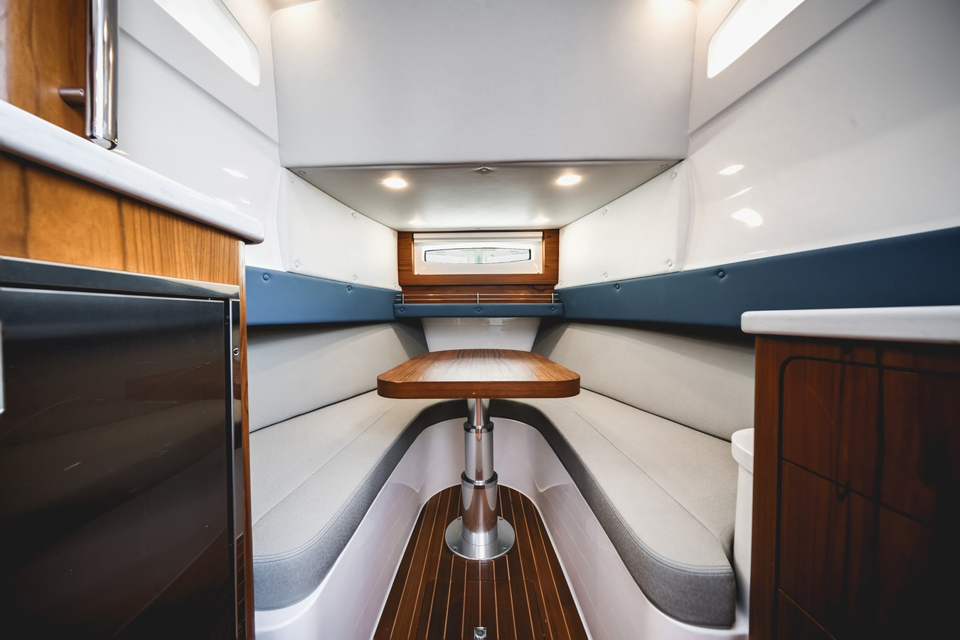 https://arconyachts.ams3.digitaloceanspaces.com/143567/conversions/large_4784616-optimize.jpg