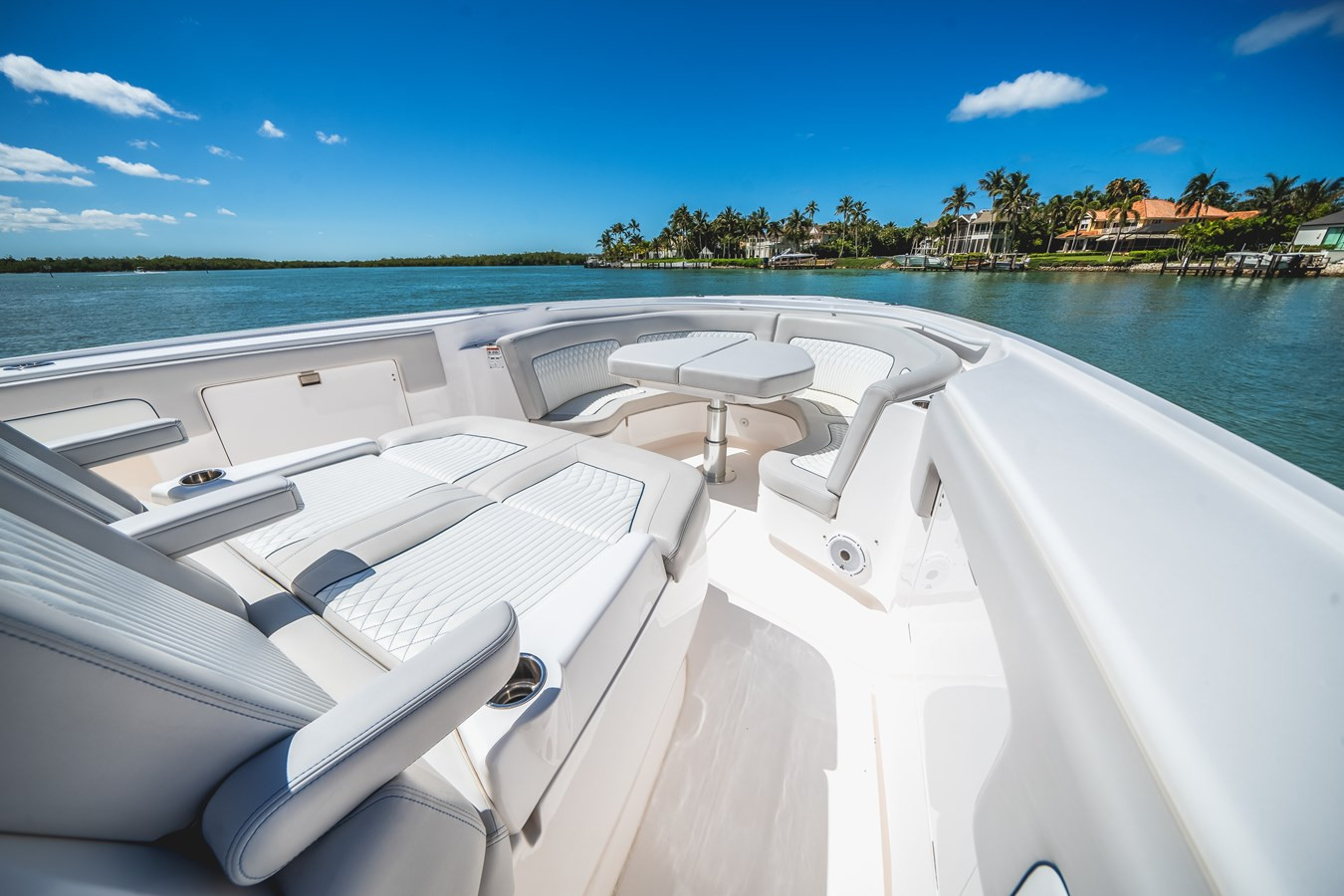 https://arconyachts.ams3.digitaloceanspaces.com/143585/conversions/large_4784623-optimize.jpg