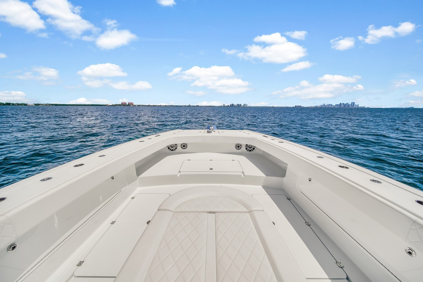 https://arconyachts.ams3.digitaloceanspaces.com/143699/conversions/large_4213138-optimize.jpg
