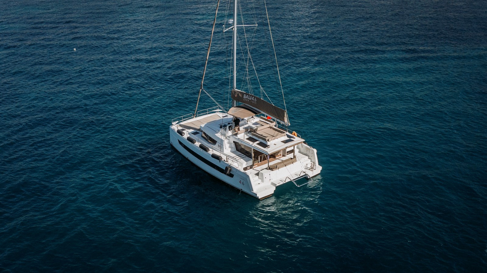 https://arconyachts.ams3.digitaloceanspaces.com/143700/conversions/large_3996408-optimize.jpg