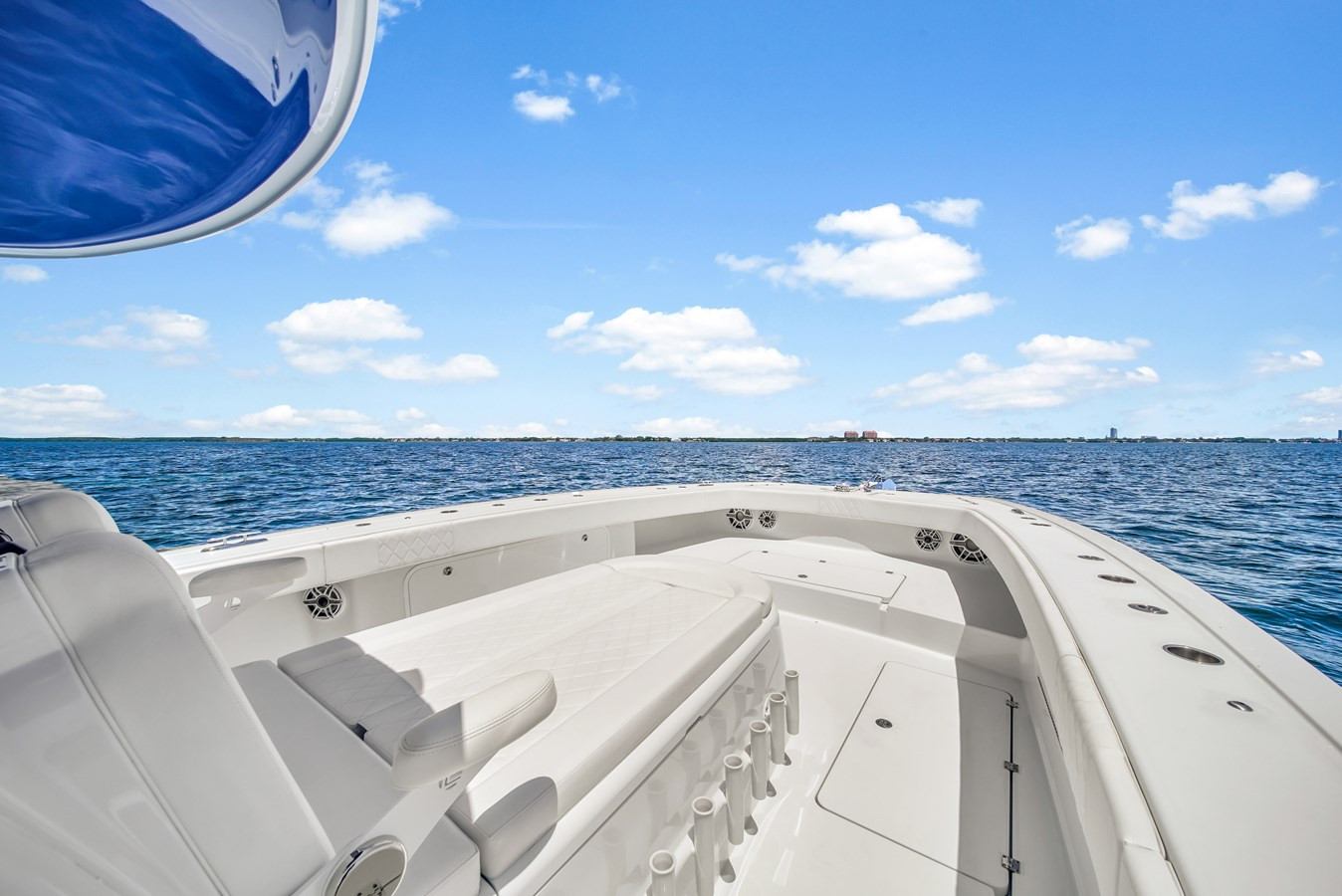https://arconyachts.ams3.digitaloceanspaces.com/143704/conversions/large_4213140-optimize.jpg