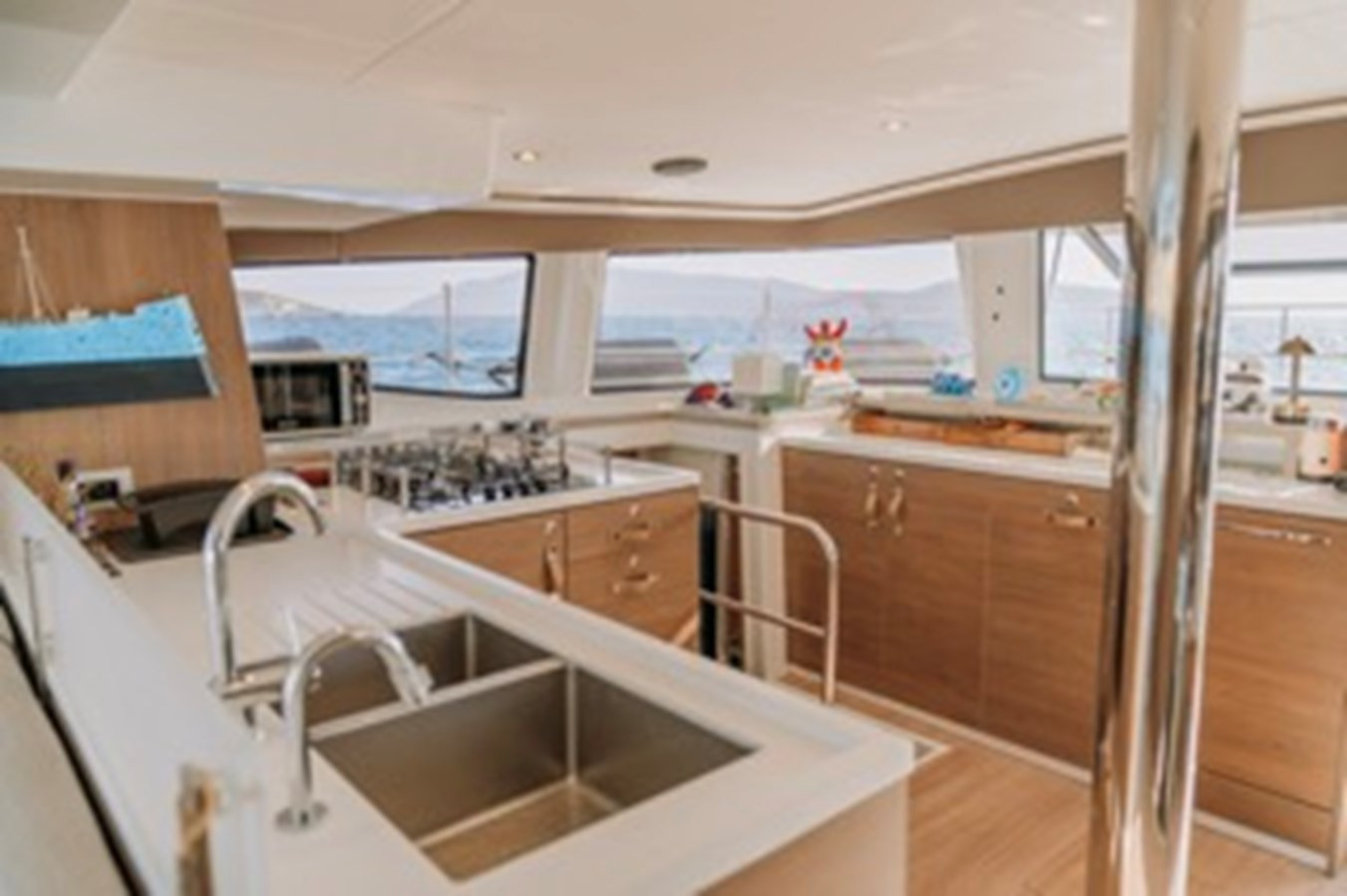 https://arconyachts.ams3.digitaloceanspaces.com/143724/conversions/large_3996418-optimize.jpg