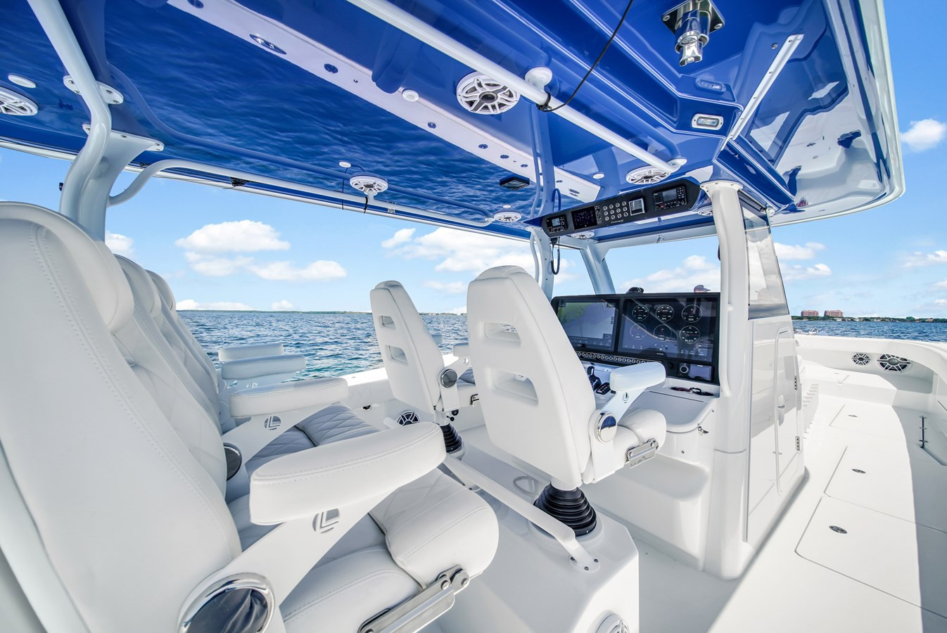 https://arconyachts.ams3.digitaloceanspaces.com/143726/conversions/large_4213148-optimize.jpg