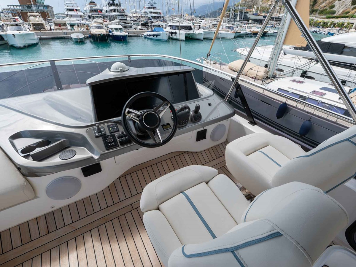 https://arconyachts.ams3.digitaloceanspaces.com/144034/conversions/large_4822014-optimize.jpg