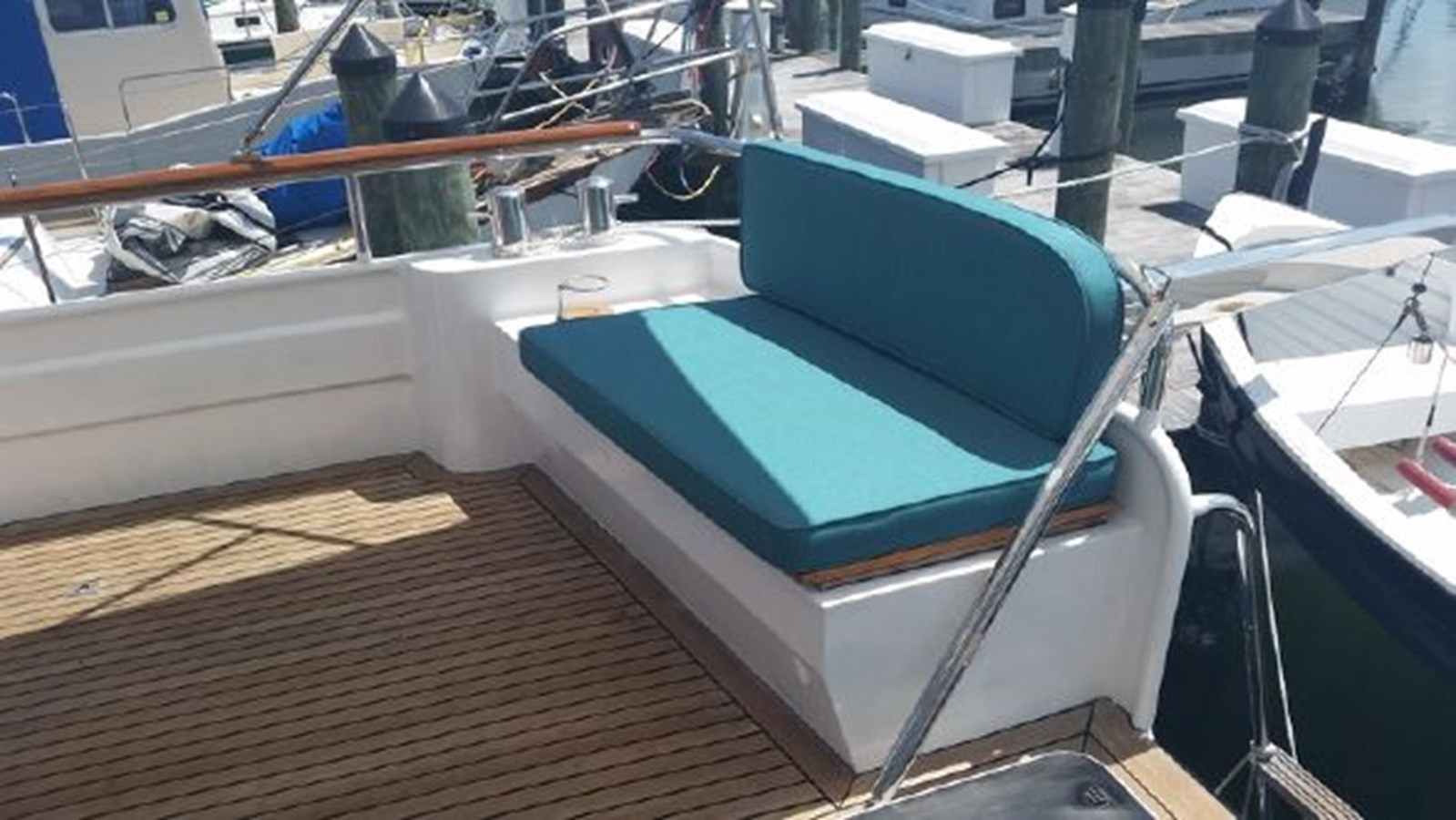 https://arconyachts.ams3.digitaloceanspaces.com/144057/conversions/large_2810082-optimize.jpg
