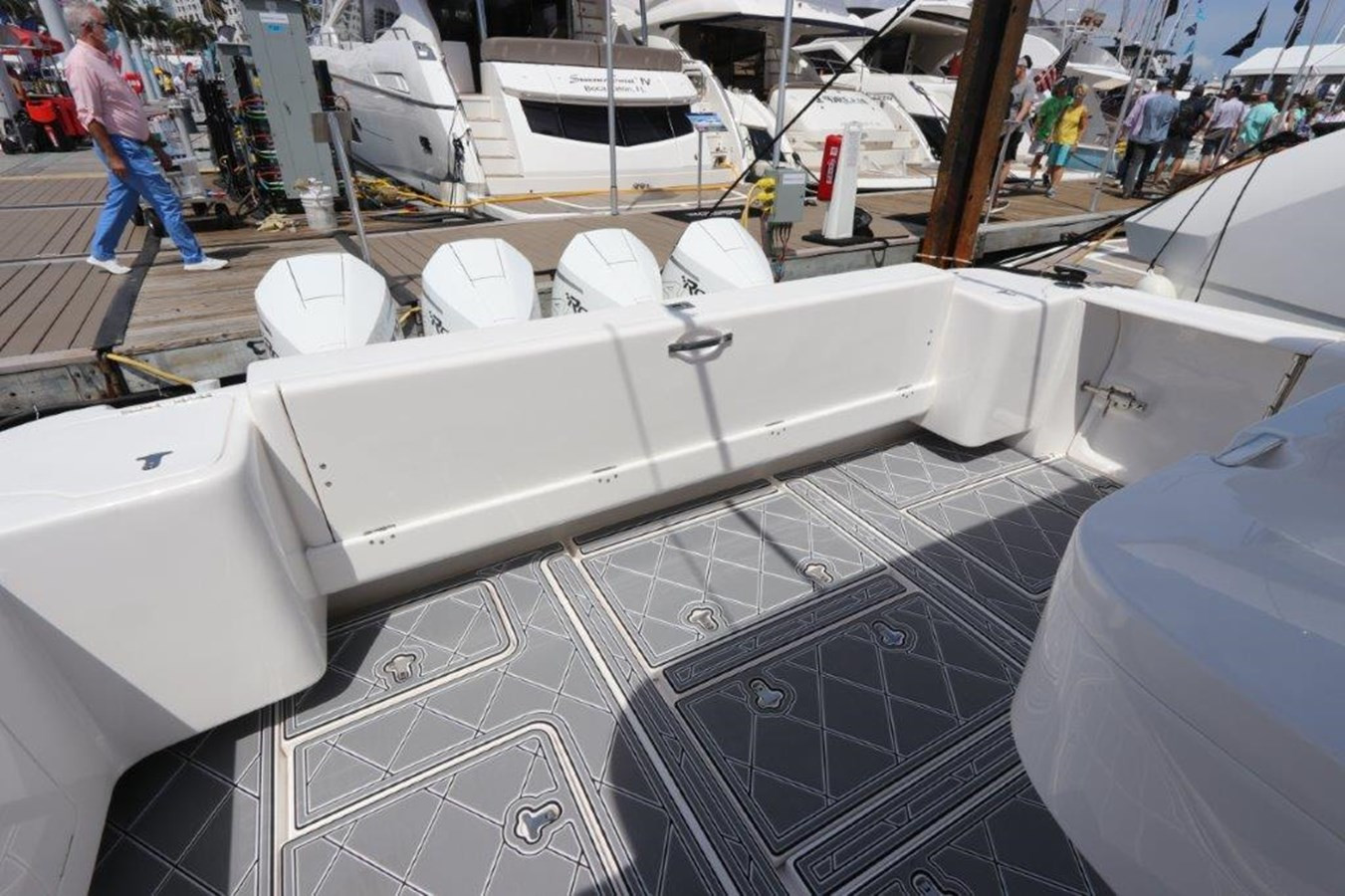 https://arconyachts.ams3.digitaloceanspaces.com/144096/conversions/large_3332765-optimize.jpg