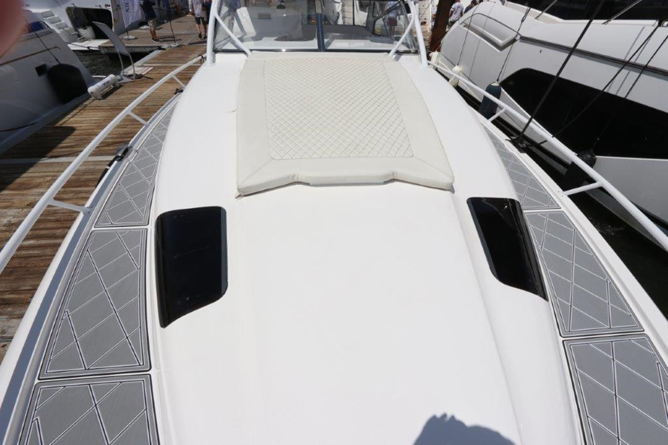 https://arconyachts.ams3.digitaloceanspaces.com/144112/conversions/large_3332771-optimize.jpg