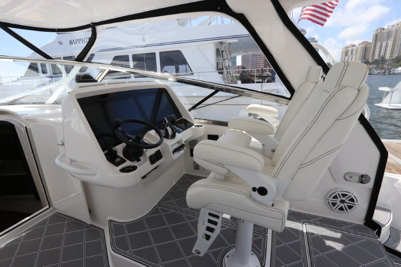 https://arconyachts.ams3.digitaloceanspaces.com/144128/conversions/large_3332777-optimize.jpg