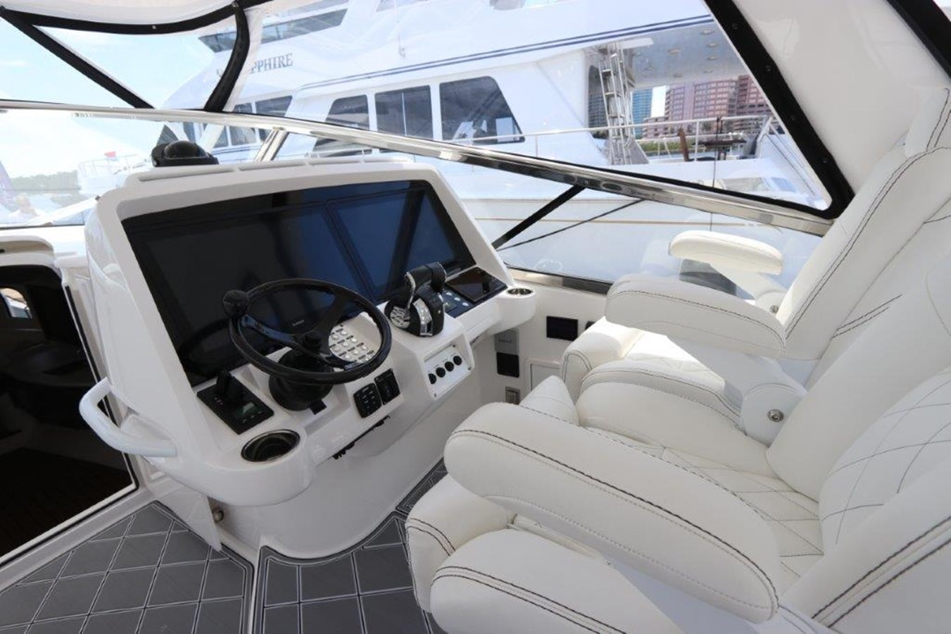 https://arconyachts.ams3.digitaloceanspaces.com/144135/conversions/large_3332779-optimize.jpg