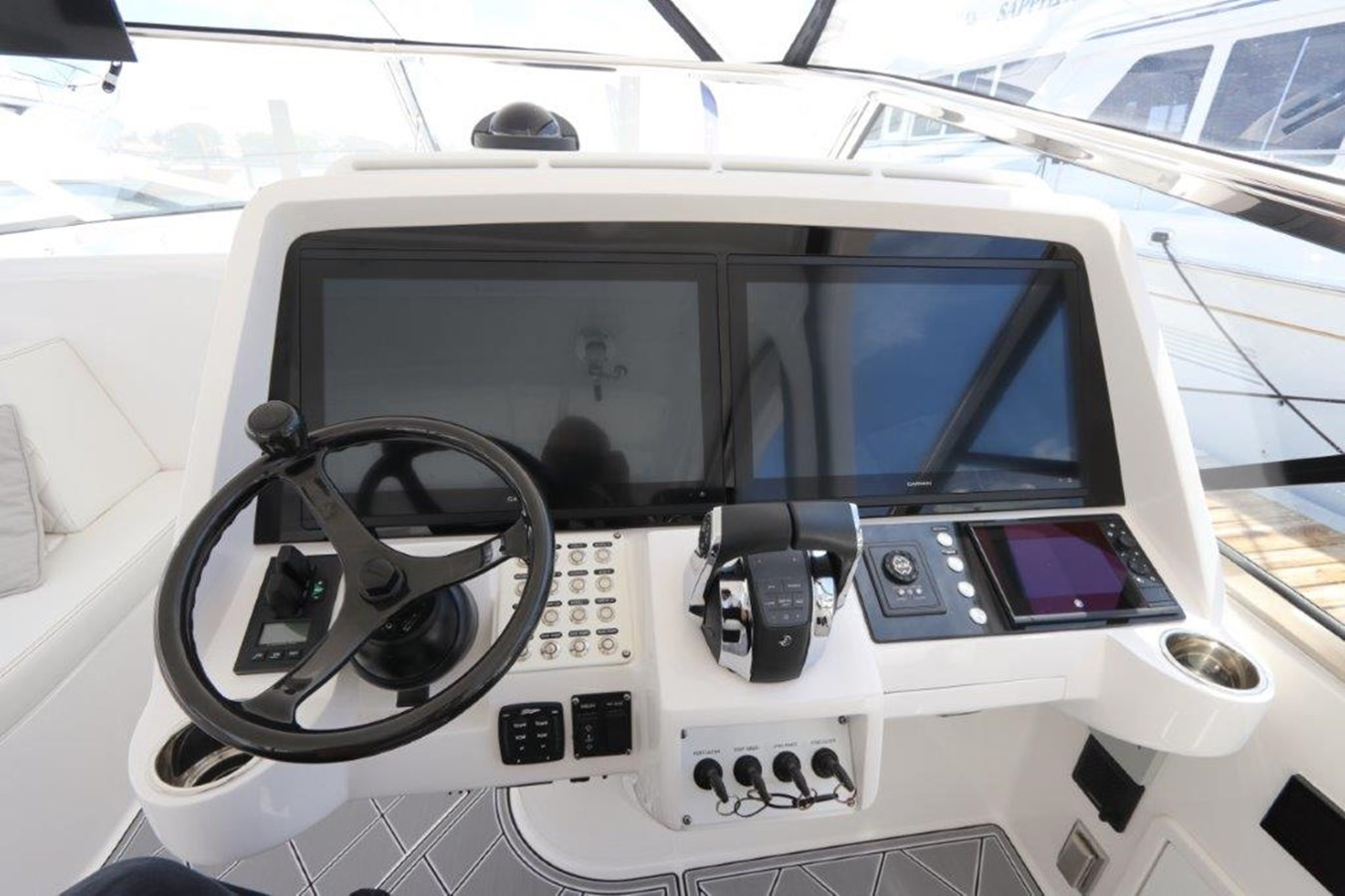 https://arconyachts.ams3.digitaloceanspaces.com/144138/conversions/large_3332780-optimize.jpg