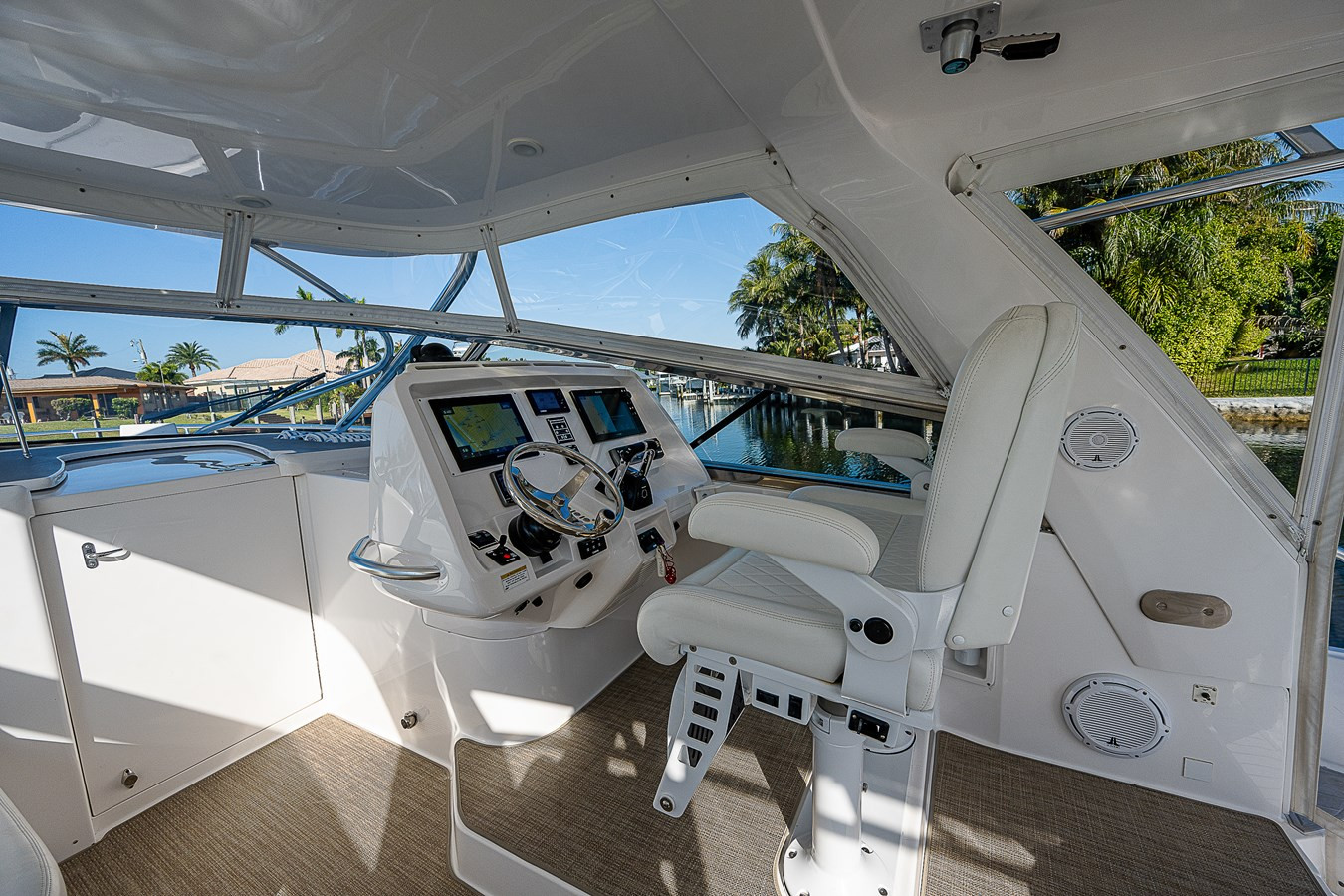 https://arconyachts.ams3.digitaloceanspaces.com/144428/conversions/large_4346110-optimize.jpg