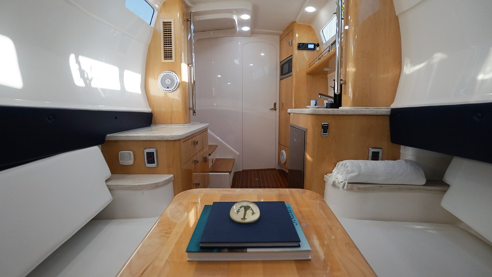 https://arconyachts.ams3.digitaloceanspaces.com/144516/conversions/large_4058190-optimize.jpg