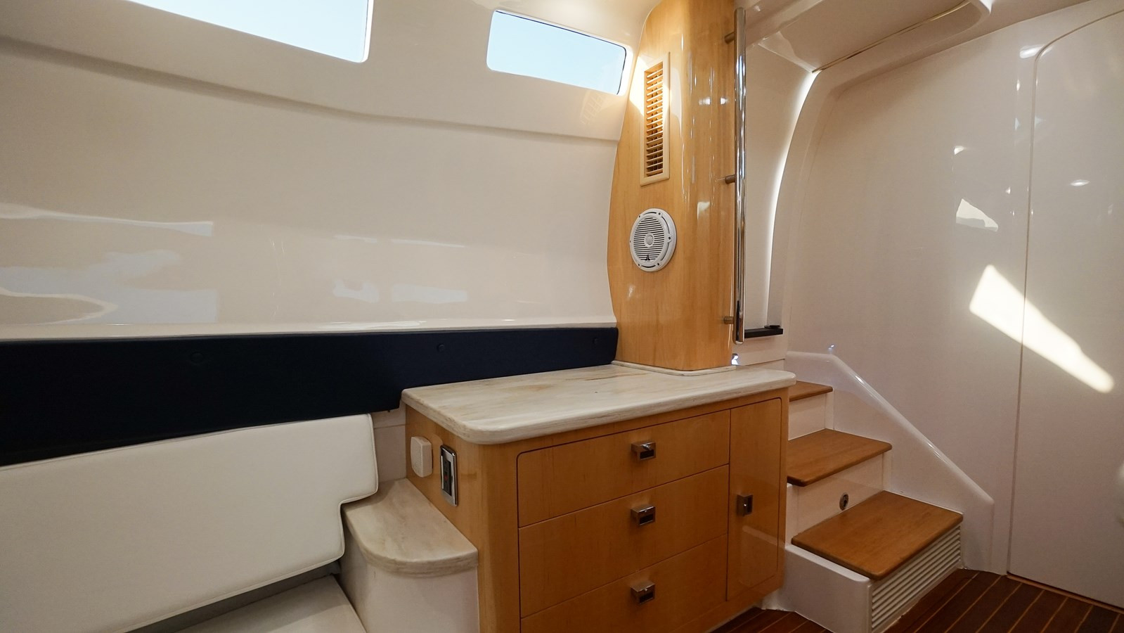https://arconyachts.ams3.digitaloceanspaces.com/144520/conversions/large_4058192-optimize.jpg