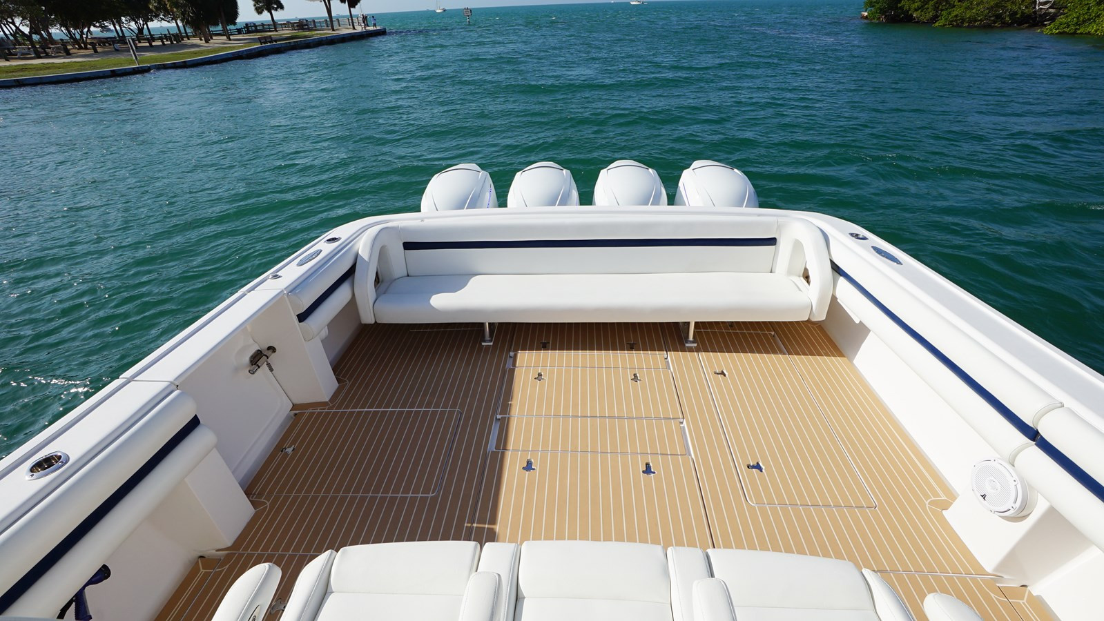 https://arconyachts.ams3.digitaloceanspaces.com/144551/conversions/large_4058202-optimize.jpg