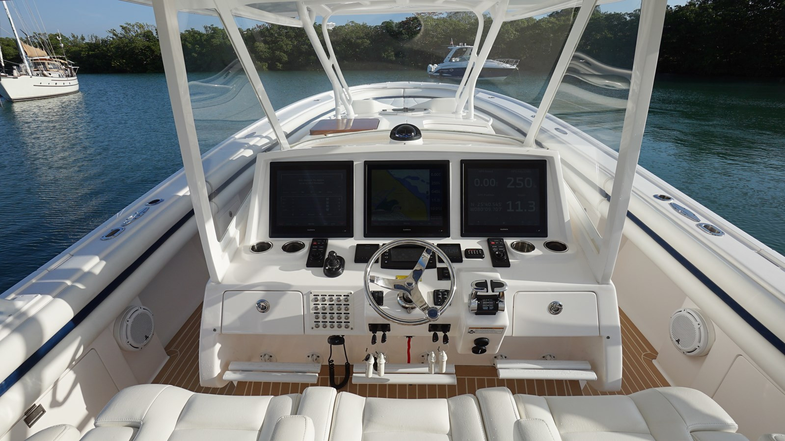 https://arconyachts.ams3.digitaloceanspaces.com/144572/conversions/large_4058211-optimize.jpg