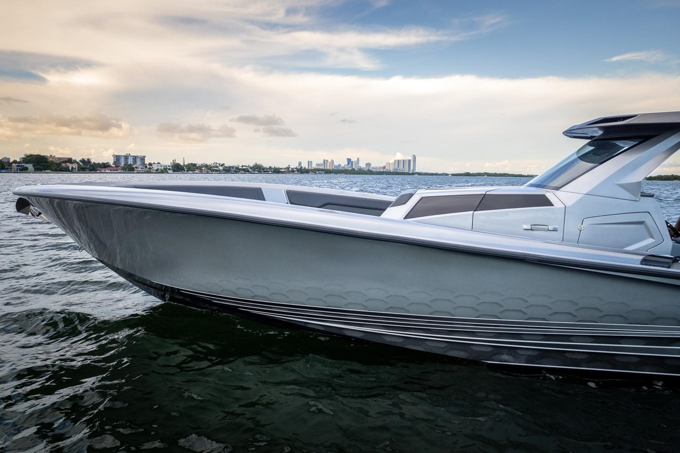 https://arconyachts.ams3.digitaloceanspaces.com/144644/conversions/large_4238008-optimize.jpg