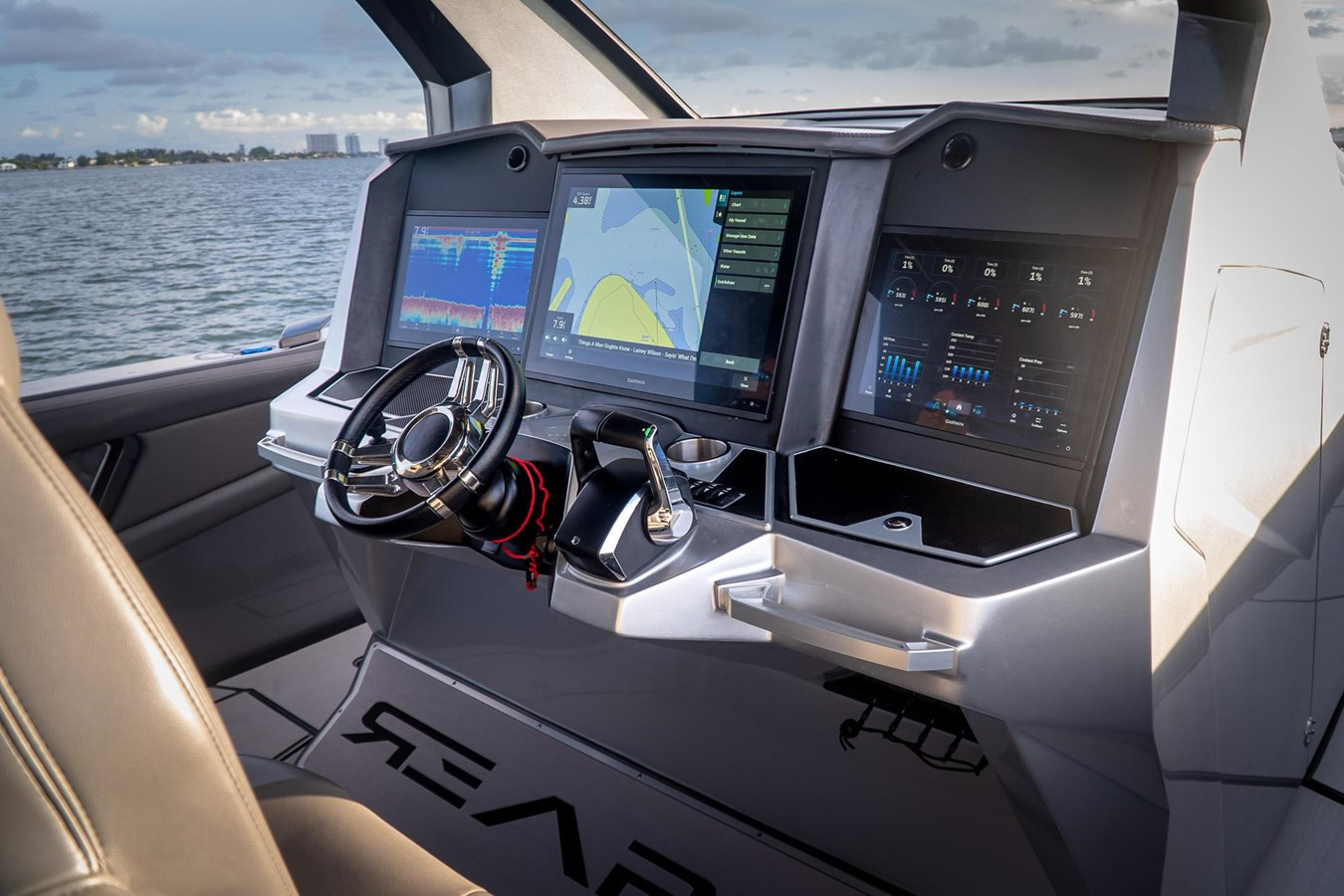 https://arconyachts.ams3.digitaloceanspaces.com/144654/conversions/large_4238011-optimize.jpg