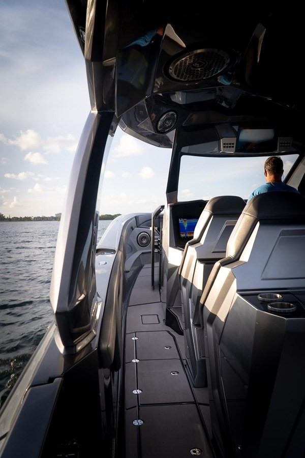 https://arconyachts.ams3.digitaloceanspaces.com/144702/conversions/large_4238030-optimize.jpg