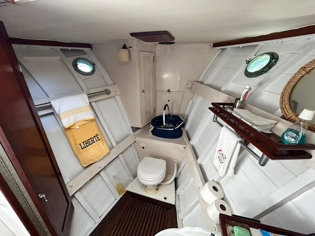 https://arconyachts.ams3.digitaloceanspaces.com/144727/conversions/large_4273059-optimize.jpg
